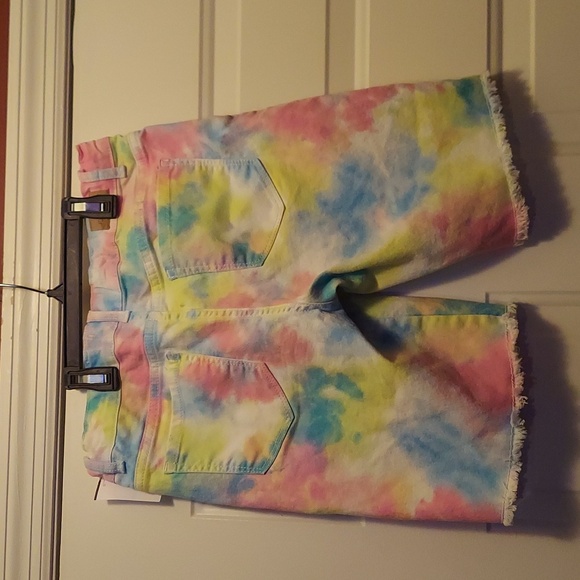 Girl's Jordache tie dye shorts - Picture 6 of 7
